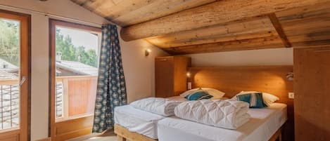 5 bedrooms, iron/ironing board, travel crib, free WiFi