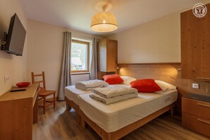 5 chambres, fer et planche à repasser, lit parapluie, Wi-Fi gratuit