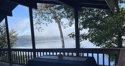 Beautiful Lakefront home - perfect getaway for every season!