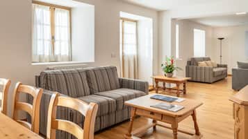 Apartment (Appartamento Excellance Piz Popena) | Living area | Plasma TV