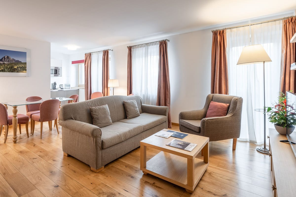 Departamento (Appartamento Boutique 5 Torri) | Área de sala de estar | Televisión de plasma