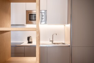 Apartment (Appartamento Monte Averau) | Private kitchen | Mini-fridge, microwave, electric kettle, toaster