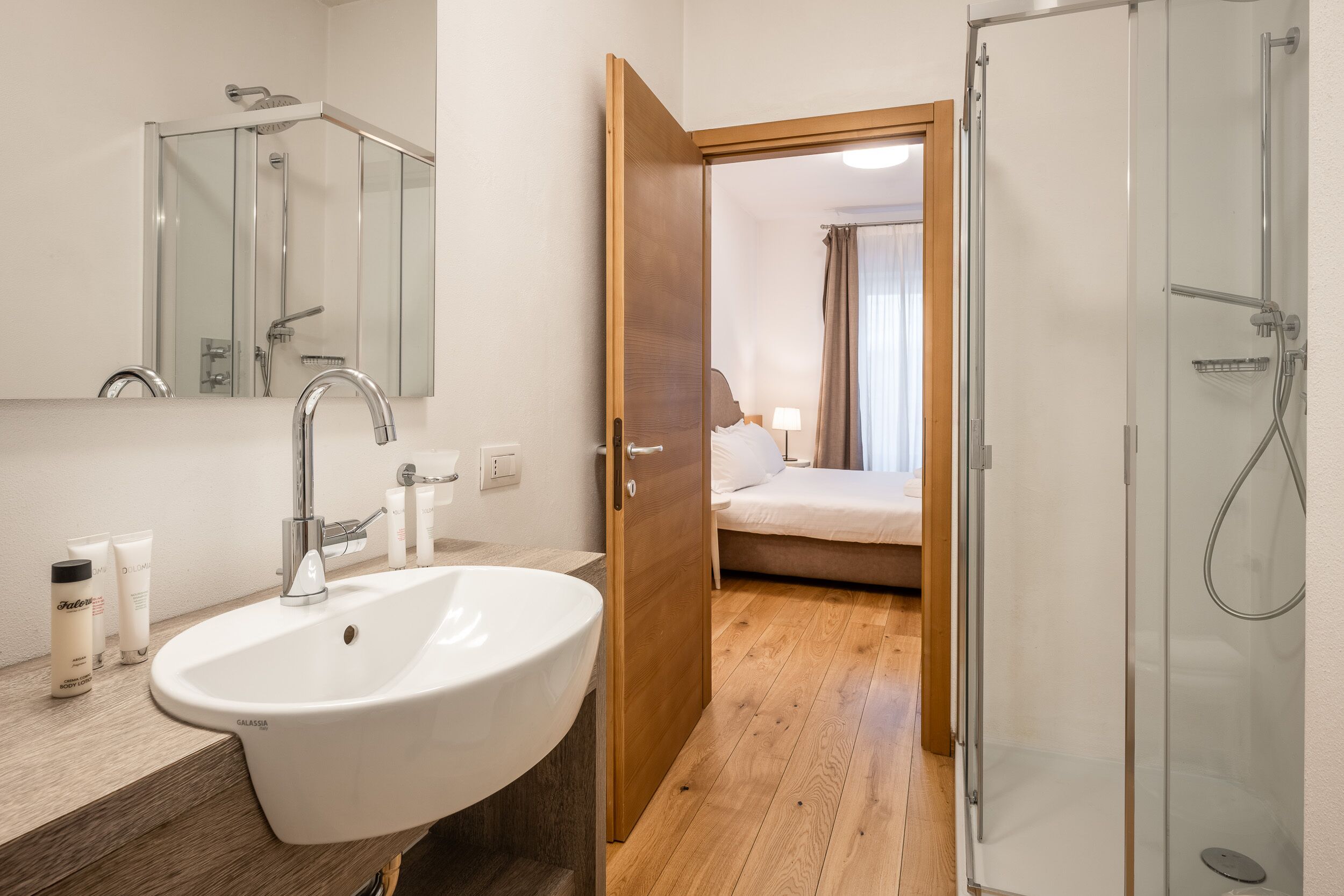 Apartment (Appartamento Boutique 5 Torri) | Bathroom | Free toiletries, hair dryer, bathrobes, slippers