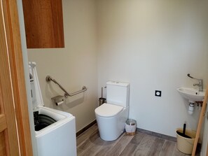 Rainfall showerhead, hair dryer, towels, soap