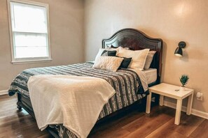 2 bedrooms, iron/ironing board, WiFi, bed sheets - Cozy Cedartown Retreat
(Cedartown)