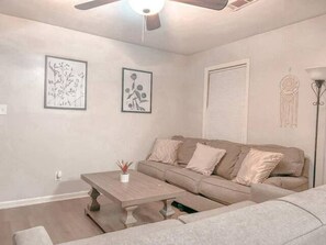 Smart TV - Cozy Cedartown Retreat
(Cedartown)