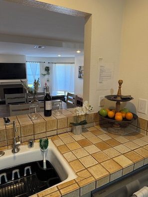 Micro-ondas, fogão, cooktop, lava-louças