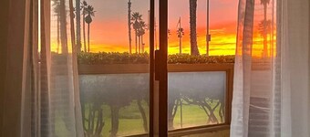 Beachfront Paradise 10 steps from the Beach. Heated Pool, Spa, Sauna. No fees