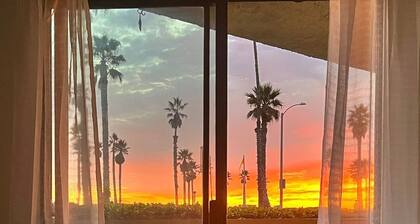 Beachfront Paradise 10 steps from the Beach. Heated Pool, Spa, Sauna. No fees