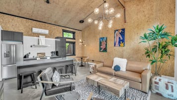 Villa Deluxe | Area soggiorno | TV a schermo piatto