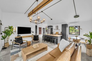 Vila luxo | Área de estar | TV de tela plana