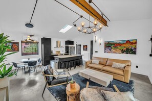 豪華別墅 | 私人廚房 | 大型雪櫃/冰箱、微波爐、焗爐、爐具