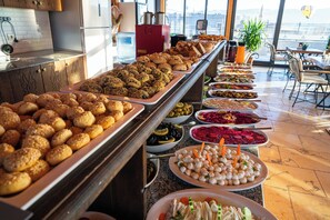 Free daily buffet breakfast - Rustic Caves (Nevsehir)