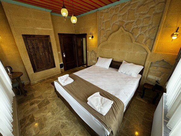 غرفة عادية | ملاءات من القطن المصري وأغطية فراش متميزة وتجهيزات عازلة للصوت