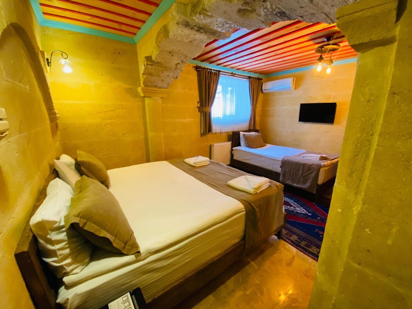 ملاءات من القطن المصري وأغطية فراش متميزة وتجهيزات عازلة للصوت