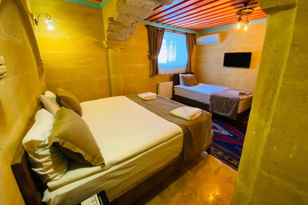 Economy Triple Room | Egyptian cotton sheets, premium bedding, soundproofing, free WiFi