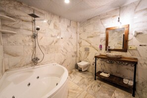 Deluxe Room | Bathroom | Shower, free toiletries, hair dryer, slippers - Rustic Caves (Nevsehir)