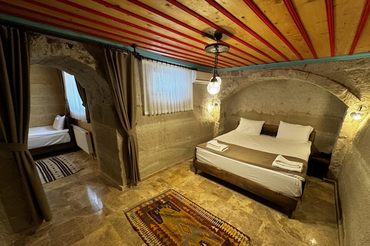 Family Room | 1 bedroom, Egyptian cotton sheets, premium bedding, soundproofing
