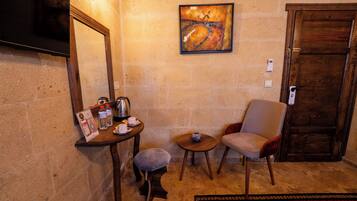 Deluxe Room | Egyptian cotton sheets, premium bedding, soundproofing, free WiFi