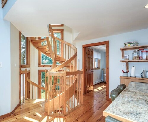 Private Lakehouse Getaway for relaxing and fun!