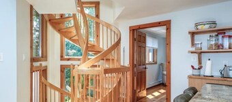 Private Lakehouse Getaway for relaxing and fun!