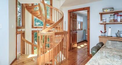 Private Lakehouse Getaway for relaxing and fun!