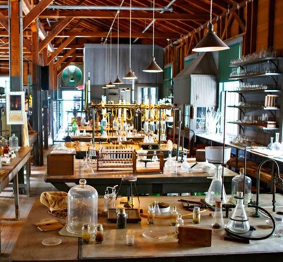 Newly updated cottage located walking distance to Downtown Ft. Myers