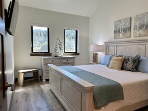4 Schlafzimmer, Schreibtisch, Bügeleisen/Bügelbrett, kostenloses WLAN