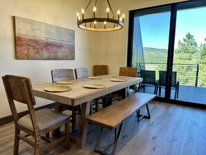 Dining - NEW 4BD, 4BA, Sleeps 13, Close to Ski Lifts, Sauna, Mtn Views (Angel Fire)