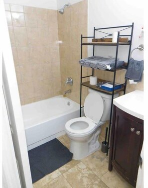 Hårføner, håndklær, såpe og sjampo