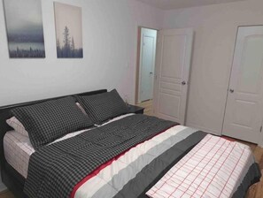 1 soverom, strykejern/-brett, wi-fi (inkludert) og sengetøy