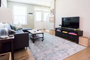 スマートテレビ、書斎 / ワークスペース