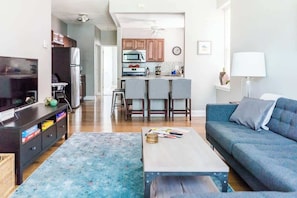 Smart TV, offices - Beautiful 6BR | 2 Kitchens Duplex : By StayStLouis (St. Louis)