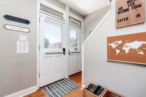 Interior - McKinley Heights Duplex: By StayStLouis (St. Louis)