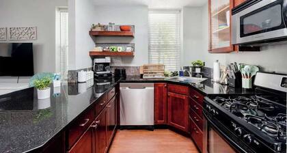 Beautiful 6BR | 2 Kitchens Duplex : By StayStLouis