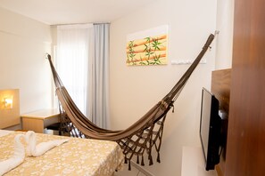 2 soverom, skrivebord, strykejern/-brett og wi-fi (inkludert)