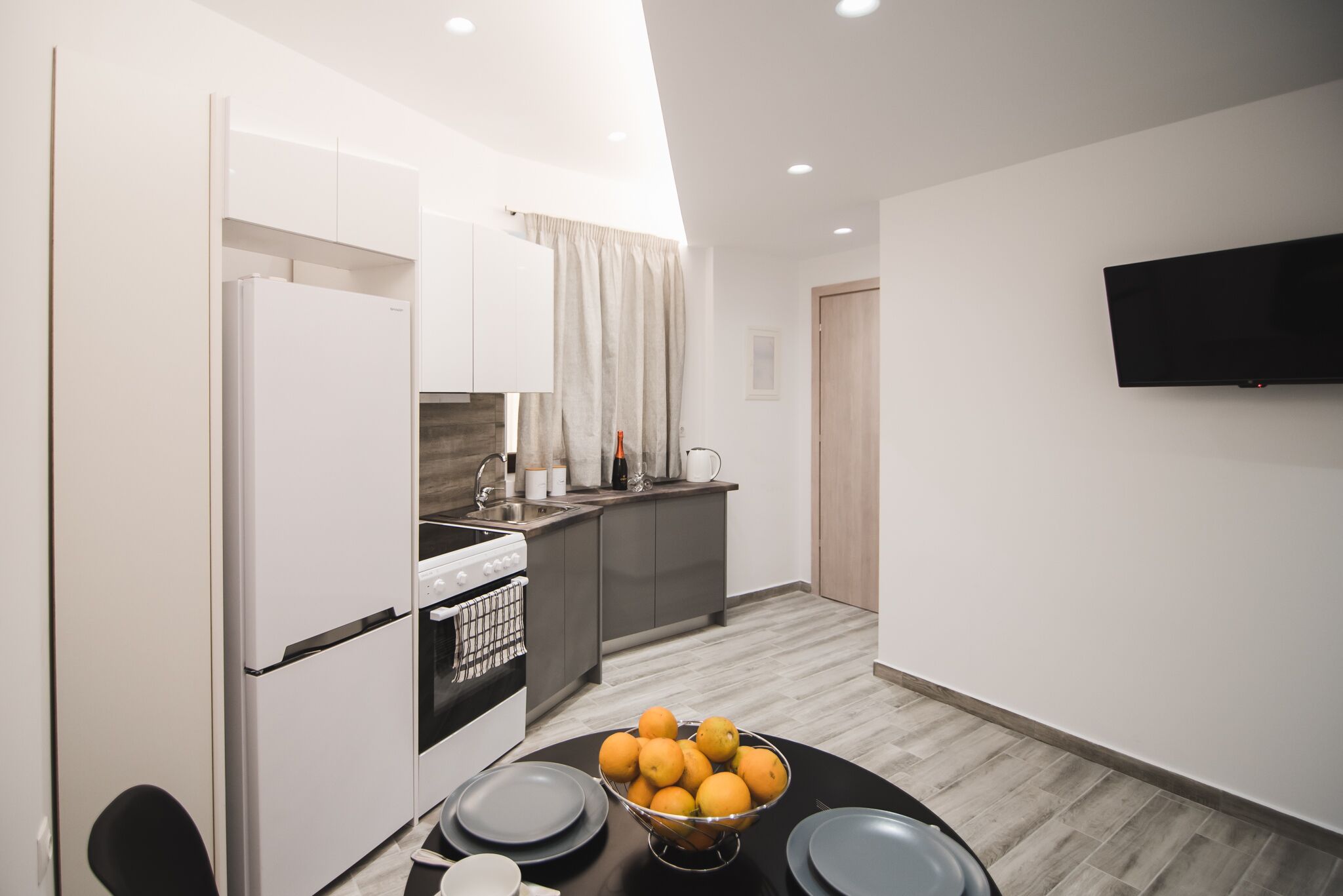 City Studio | Private kitchen | Full-size fridge, oven, stovetop, electric kettle