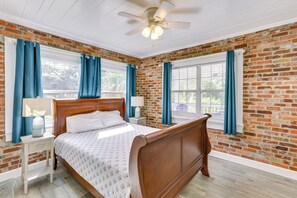 3 bedrooms, desk, iron/ironing board, WiFi - 2 Mi to Mashes Sands Beach: Quiet Home w/ Dock! (Panacea)