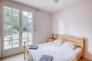 4 chambres, fer et planche à repasser, accès au Wi-Fi (inclus)