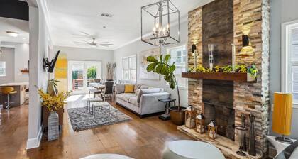 Grande Craftsman style w heated pool opt, 2 master suites near city park 2700sf