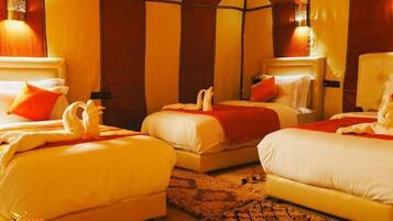 Habitación triple Deluxe | Sábanas de algodón egipcio y ropa de cama de alta calidad