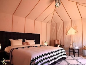 Deluxe Double Room | Egyptian cotton sheets, premium bedding, down comforters - Asafar Luxury Camp (Rissani)