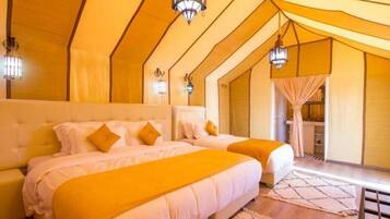 Habitación triple Deluxe | Sábanas de algodón egipcio y ropa de cama de alta calidad