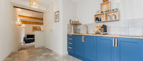 Fridge, microwave, coffee/tea maker, toaster