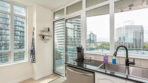 Coffee/tea maker, fridge, microwave, oven - Modern 2Bd Condo in Square1 with Iconic Views (Mississauga)