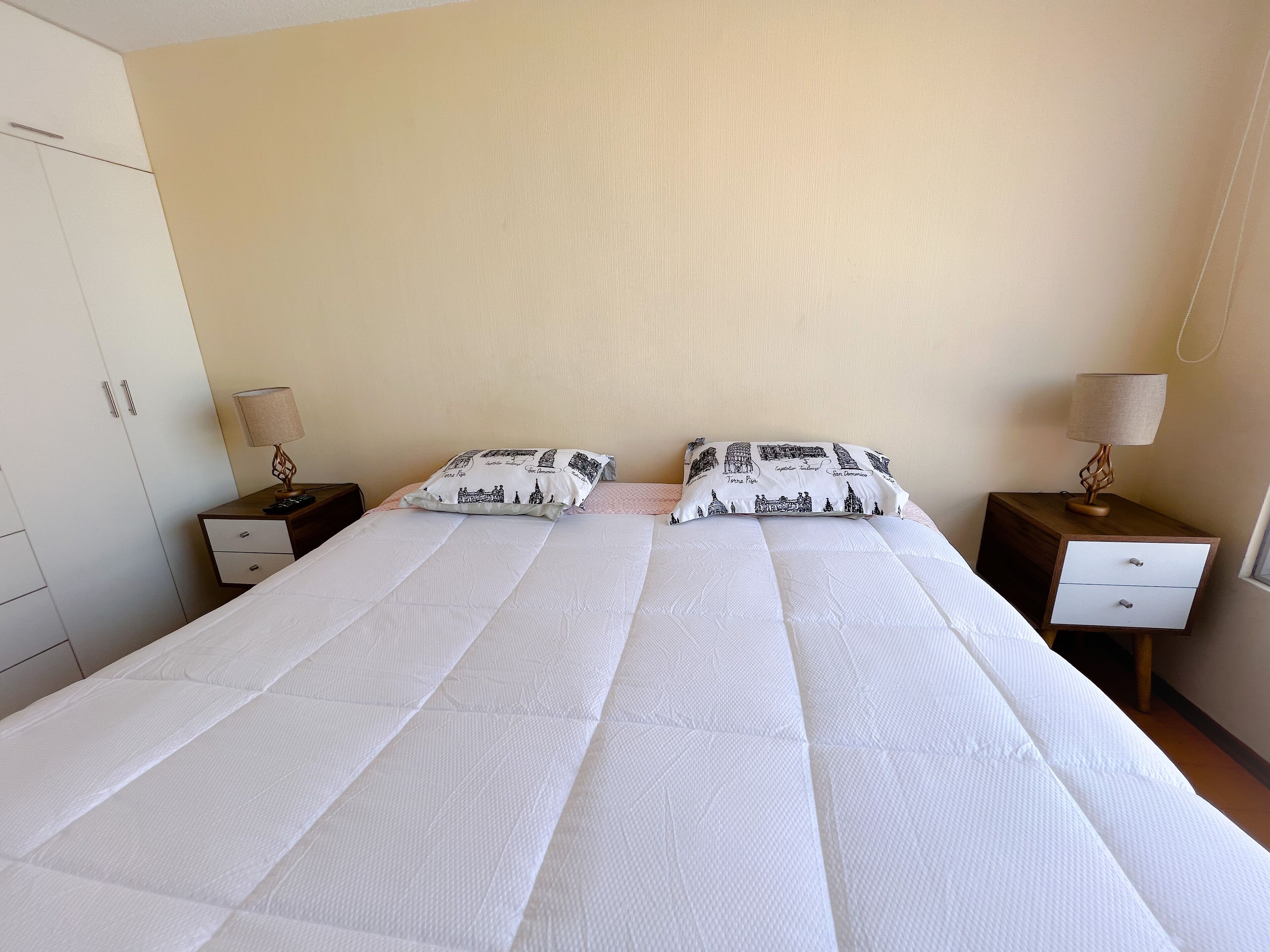 3 bedrooms, iron/ironing board, WiFi, bed sheets