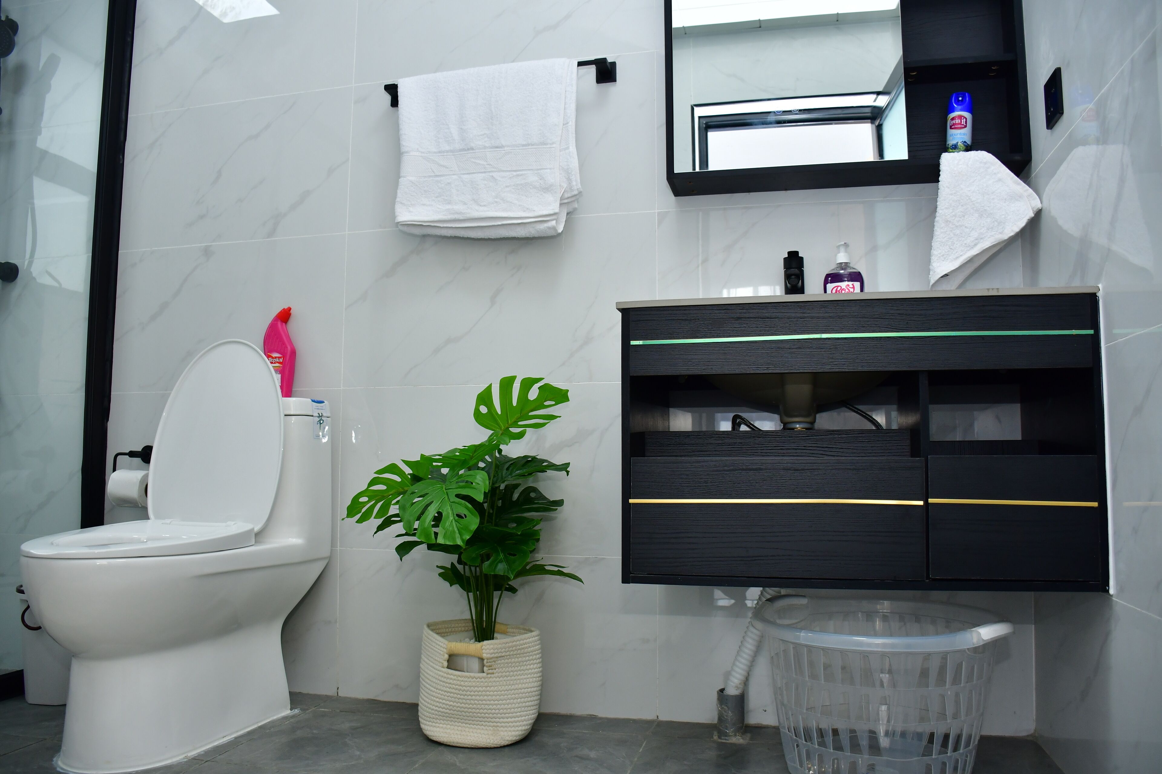 Apartment, 2 Queen Beds, Garden View | Bathroom | Slippers