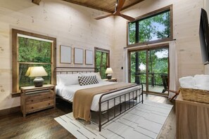 2 室のベッドルーム、デスク、アイロン / アイロン台、旅行用ベビーベッド