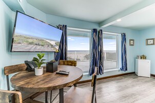 Royal Suite | Premium bedding, down comforters, pillowtop beds, individually decorated