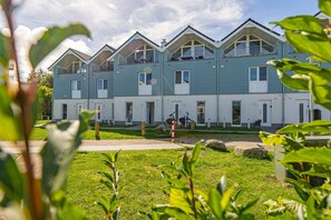 Exterior - Ferienhaus Nordsee-koje mit Meerblick, Strandkorb, Kamin, Sauna (Wangerland)